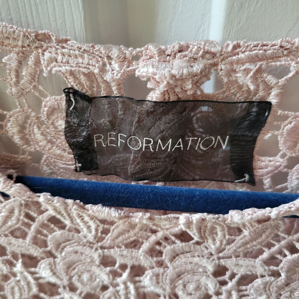 Reformation‎ XS Beige/Pink Floral Lace Crochet Crop Top Sheer Romantic Coquette - Picture 3 of 8